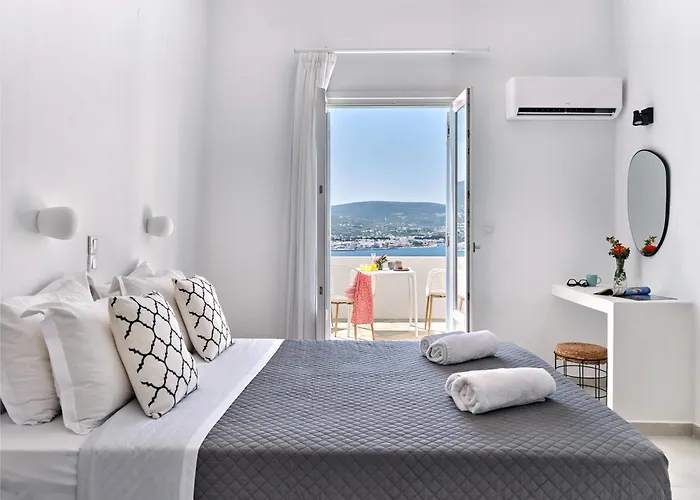 Akrotiri Hotel