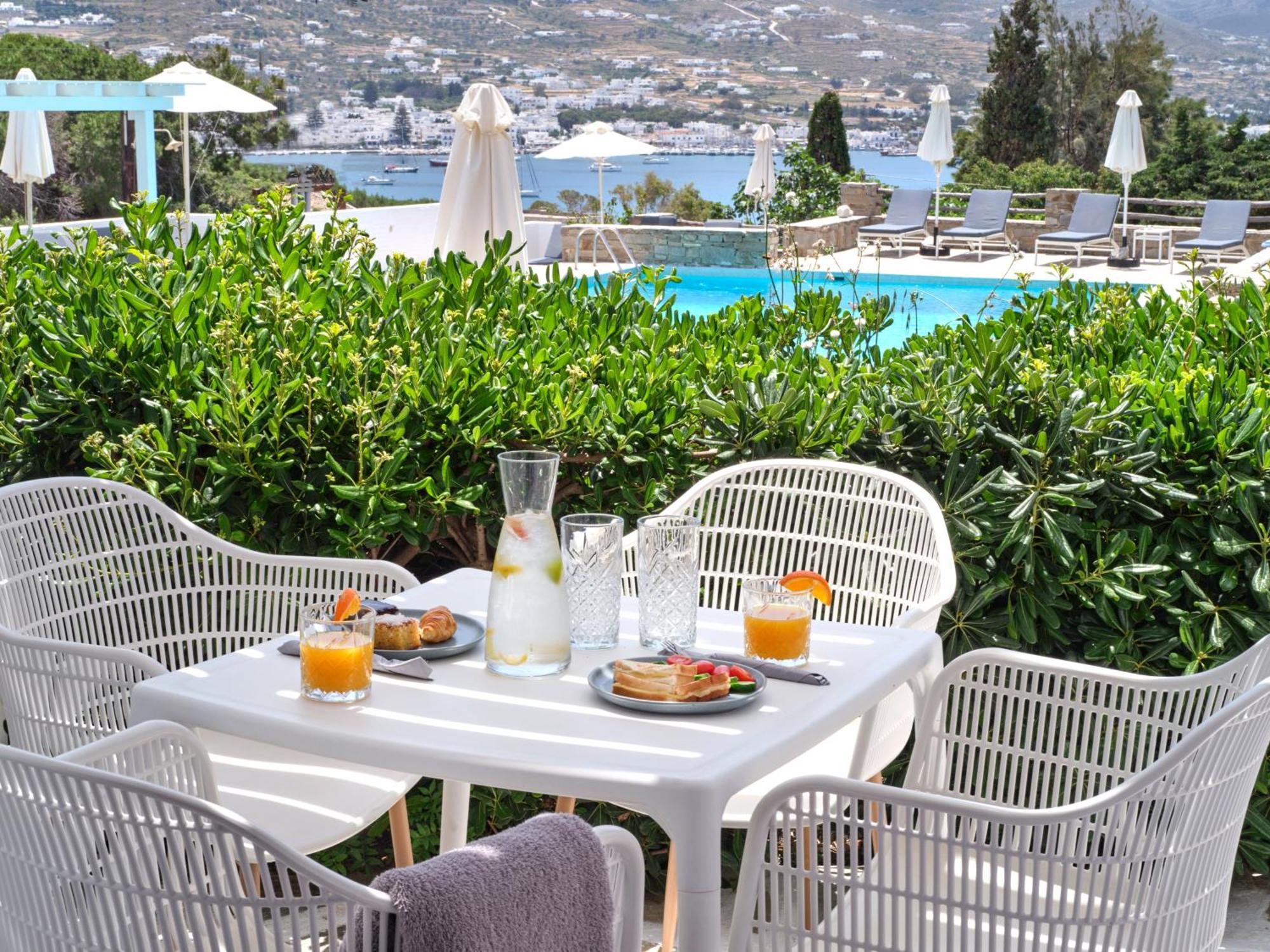Hotel Akrotiri 3*